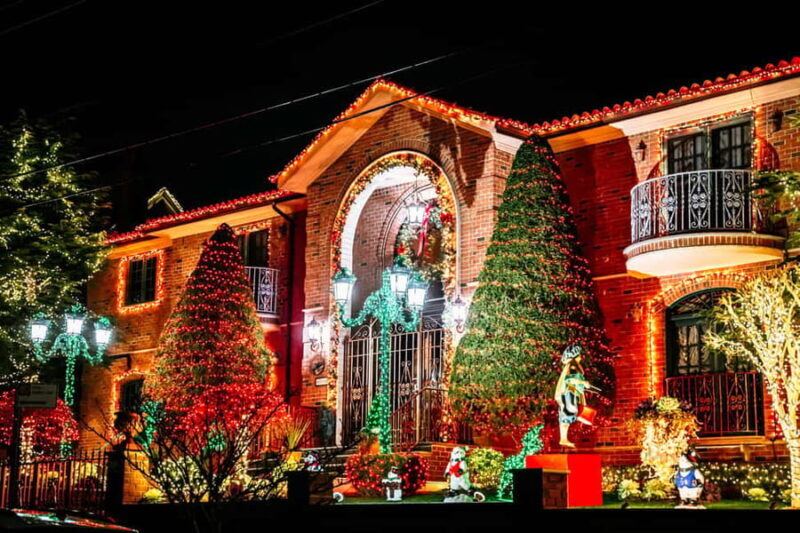 NYC: Holiday Lights and Dyker Heights Luxury Bus Tour - What Is the NYC Holiday Lights and Dyker Heights Luxury Bus Tour?