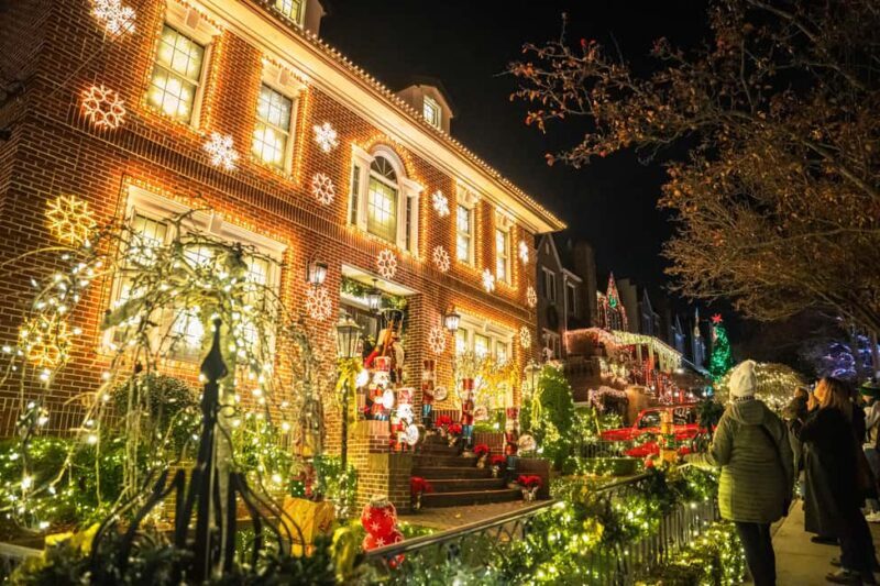 NYC: Holiday Lights and Dyker Heights Luxury Bus Tour - Why Choose This Tour?