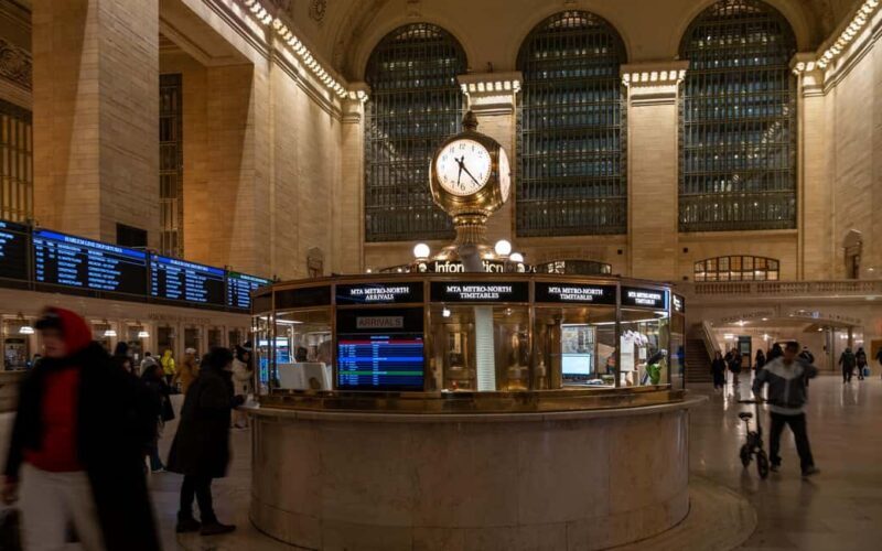 NYC: Midtown Stroll Guided Walking Tour English-Spanish - FAQ