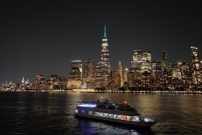 NYC New Year's Eve Dinner on Luxury Yacht with Open Bar - Who Is This Tour Best For?