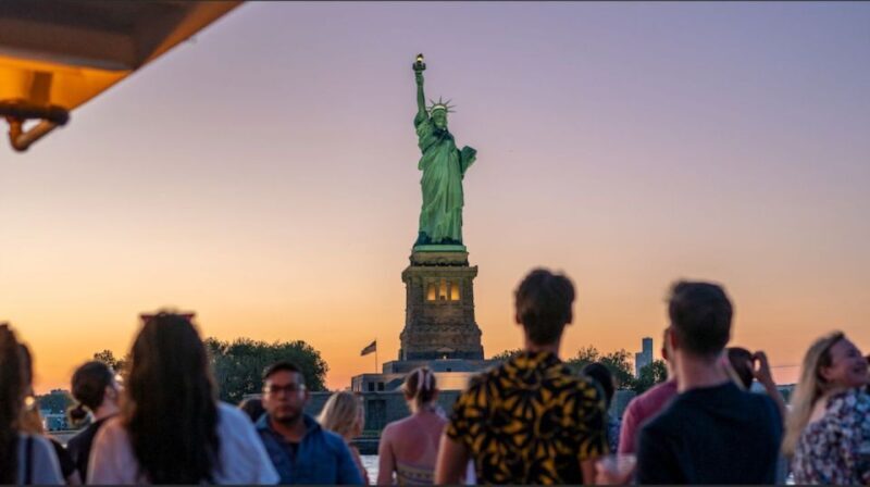 NYC: Statue of Liberty Sunset Cruise Skip-the-Line Ticket - Views and Photo Opportunities