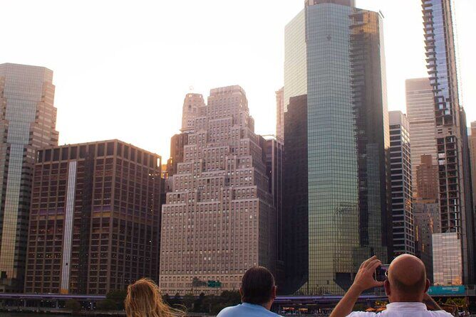 NYC Sunset Cruise Experience the City Twilight Magic - The Food and Drinks Situation