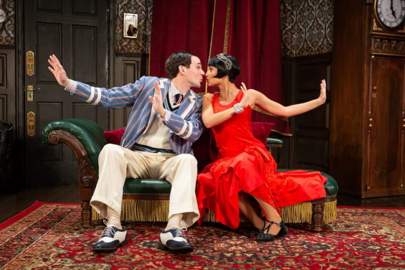 NYC: The Play That Goes Wrong Ticket at New World Stages - Key Points