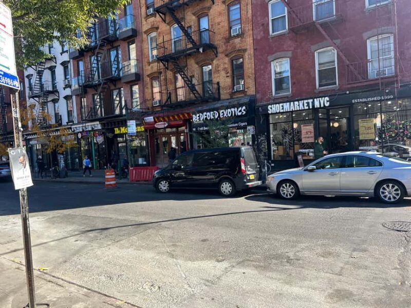 NYC: Williamsburg History, Hasids, and Hipsters Walking Tour - Neighborhood Highlights