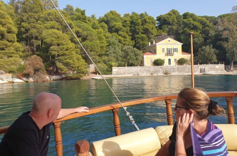 Nydri: Island-hopping Boat Cruise with Lunch and Drinks - Key Points