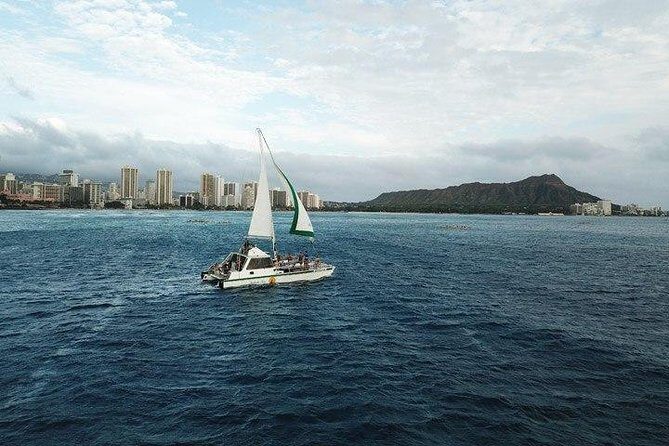 Oahu Catamaran Waikiki Sunset on 40 Foot Catamaran: Food and BYOB - An Honest Look at the Sunset Catamaran Tour
