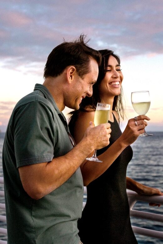 Oahu: Friday Night Fireworks Cocktail Cruise - A Closer Look at the Experience