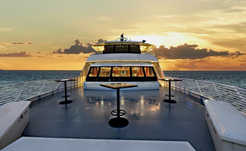 Oahu: Friday Night Fireworks Cocktail Cruise - Price Analysis and Value