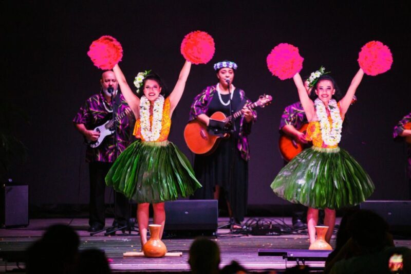 Oahu: Ka Moana Luau Dinner and Show at Aloha Tower - The Atmosphere and Setting
