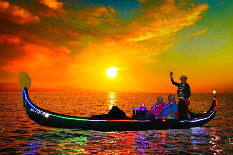 Oahu: Luxury Gondola Cruise with Drinks and Pastries - The Experience in Detail