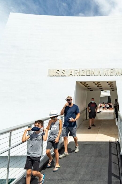Oahu: Pearl Harbor Battleship & Helicopter Tour - Key Points