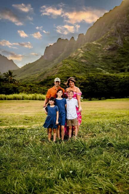 Oahu: Professional Photographer Couples and Families - What’s Included and What’s Not