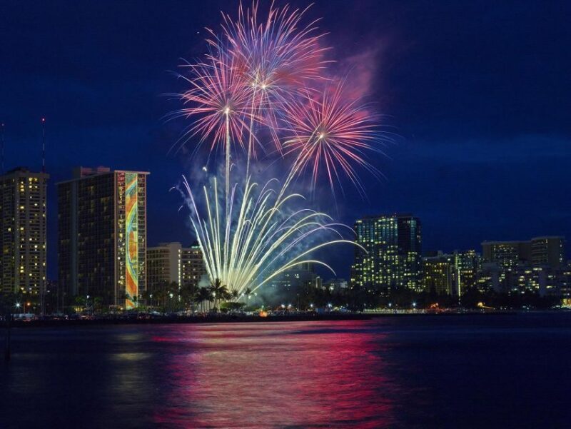 Oahu: Waikiki Fireworks Boat Cruise from Oahu - What to Expect on the Waikiki Fireworks Boat Cruise