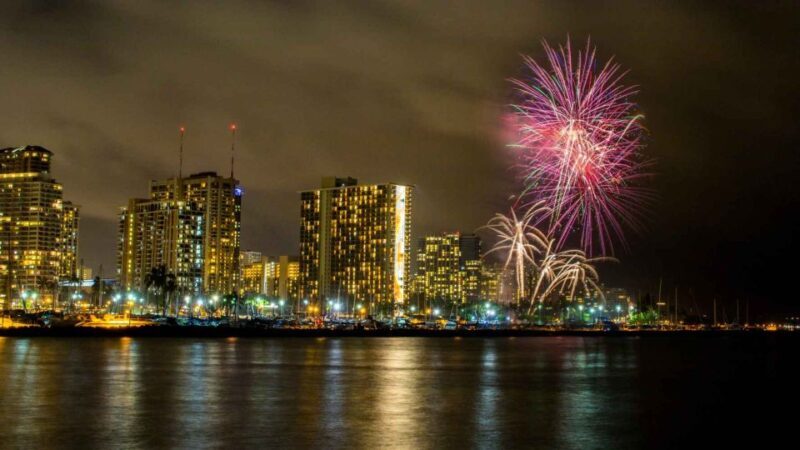 Oahu: Waikiki Friday Fireworks Cruise with Snacks and Drinks - FAQ