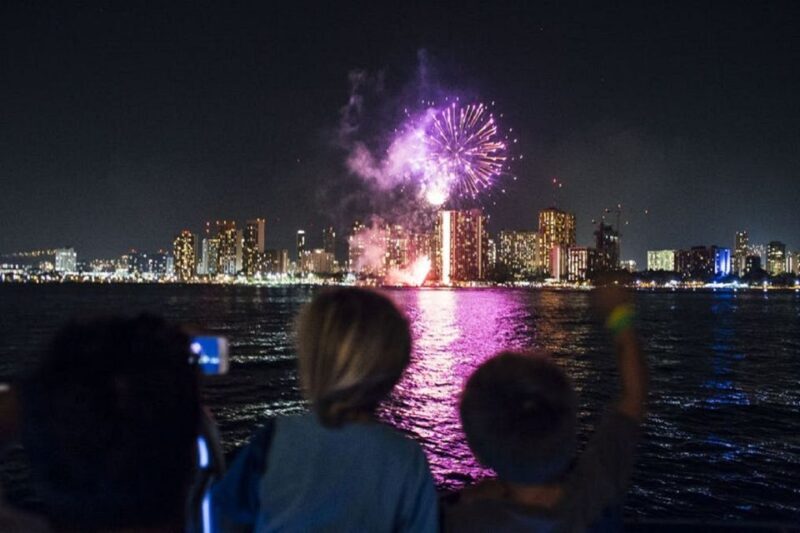 Oahu: Waikiki Friday Night Fireworks Cruise - What to Expect on the Cruise