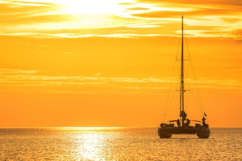 Oahu: West Oahu Sunset Cruise with Cocktails and Appetizers - Drinks and Appetizers That Make the Evening Special