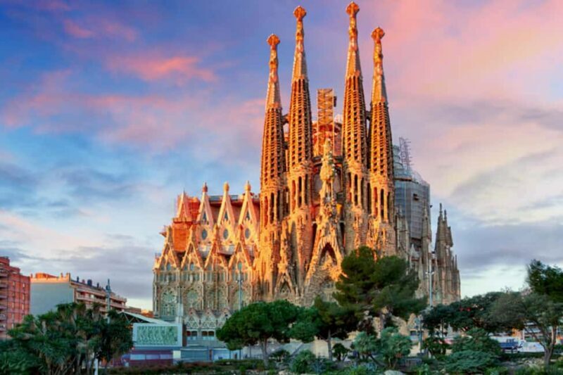 Official Sagrada Familia Guided Tour with Tower Access - The Heart of the Experience: From Facades to Viewpoints