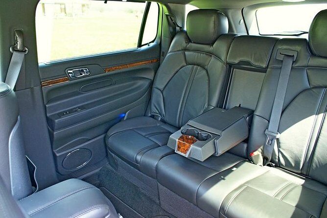 O'Hare Airport Transfer to Chicago, Sedan, Curbside - Top Rated - Who Should Consider This Service?