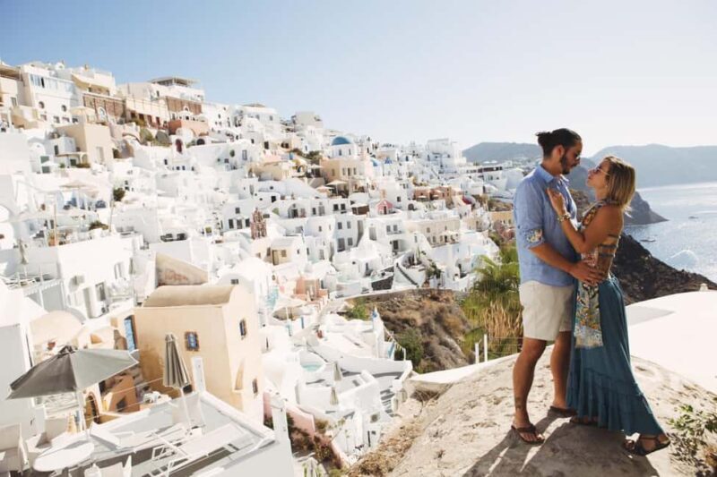 Oia: 30' photo session for couples or solo travelers - Suitability and Considerations