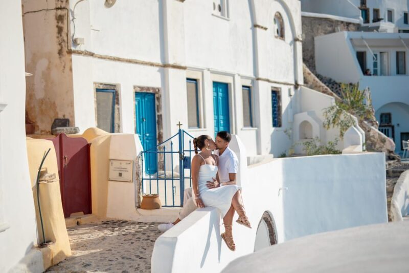 Oia: Couple photoshoot with 30 edited Photos - The Experience in Detail