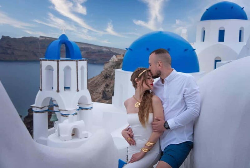 Oía: Santorini Professional Photoshoot with Edited Photos - Deep Dive into the Experience