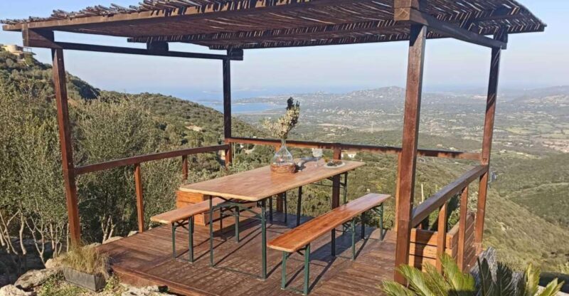 Olbia: visit a gin-making factory with tasting - The Location and Atmosphere