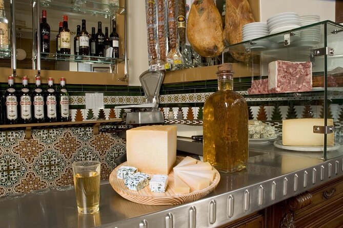 Old Madrid Tapas and Fine Wine Small Group Tour - Stop 4: a beauty of a wine bar and an Albariño winner