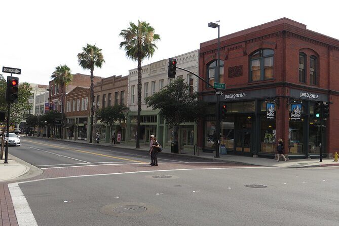 Old Pasadena Scavenger Hunt Walking Tour and Game - Who Should Consider This Tour?