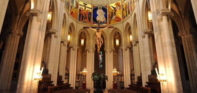 Old Quarter: Austrias, Cathedral, and Royal Palace with Local Guides - Key Points