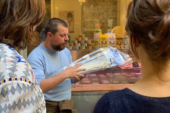 Old Taverns and Rialto Market Food Adventure (for hungry foodies) - Who Will Love This Tour?