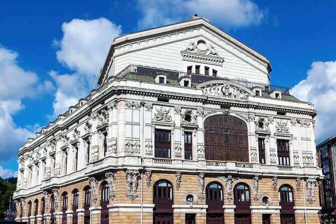 Old Town Bilbao Tour in small group - A Practical Look at the Old Town Bilbao Tour