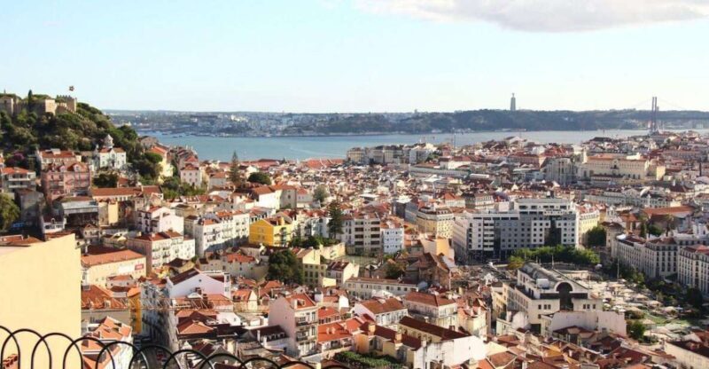 Old town of Lisbon on board of a tuk tuk- 1hour - The Value of a Private Tuk Tuk Experience