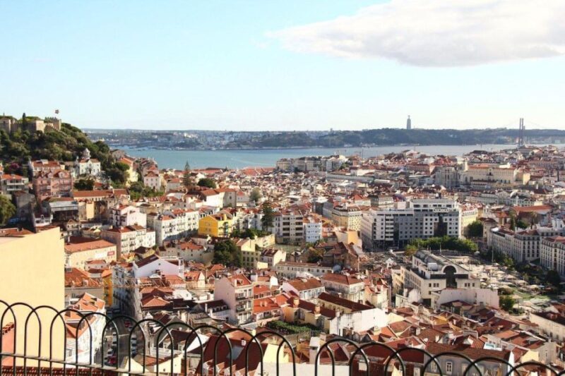 Old town of Lisbon on board of a tuk tuk- 1hour - The Experience from Reviews
