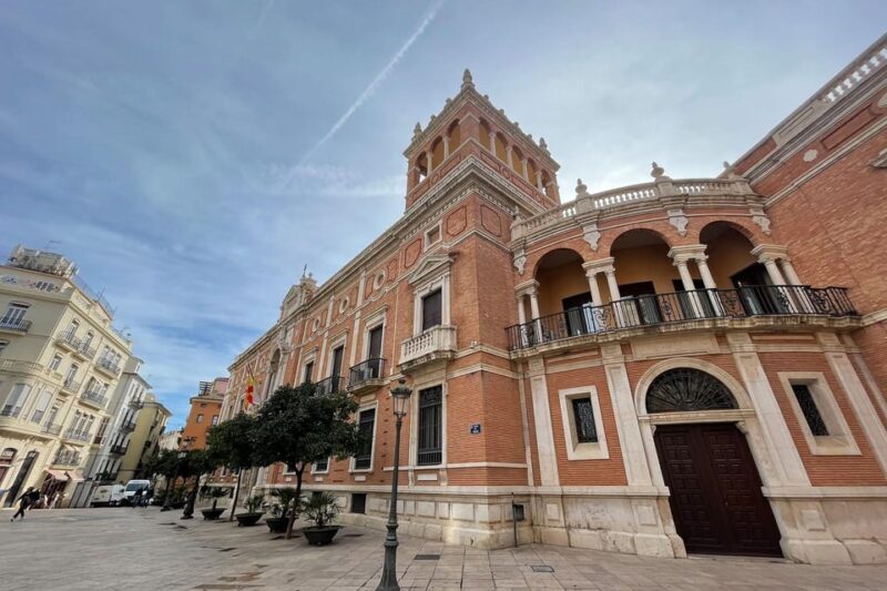 "Old Town" Private Guided Tour on Bike, E-Bike or E-step - Key Points