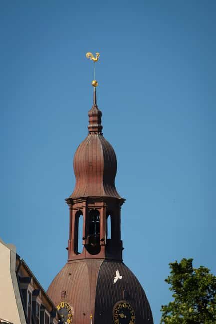 Old Town Walking Tour with Latvian Wine and Cheese Tasting - A Deep Dive into the Tour Experience