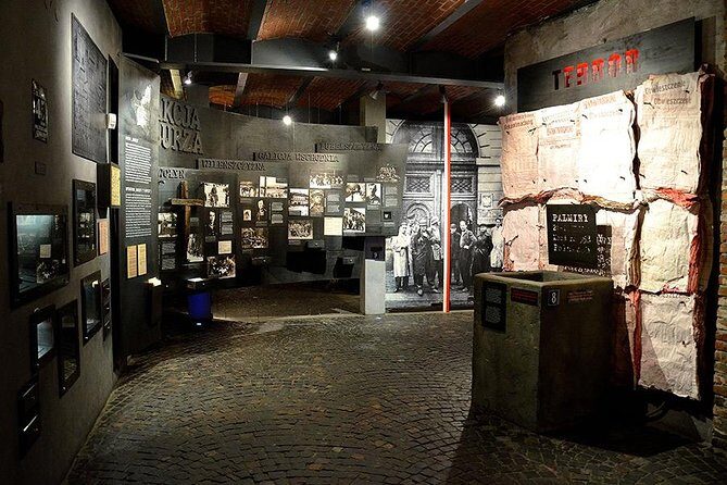 Old Town with Royal Castle + Warsaw Uprising Museum: SMALL GROUP /inc. Pick-up/ - The Itinerary in Detail