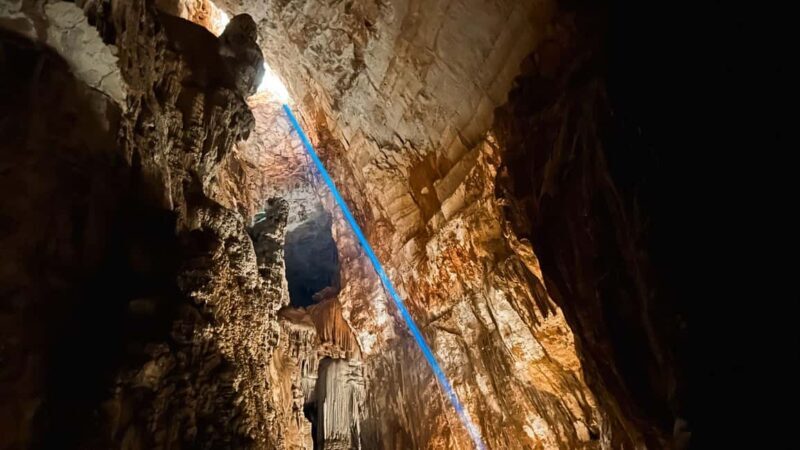 Oliena: Sa Nurre de Su Hoda Cave Hiking - Inside the Cave: Nature’s Light Show