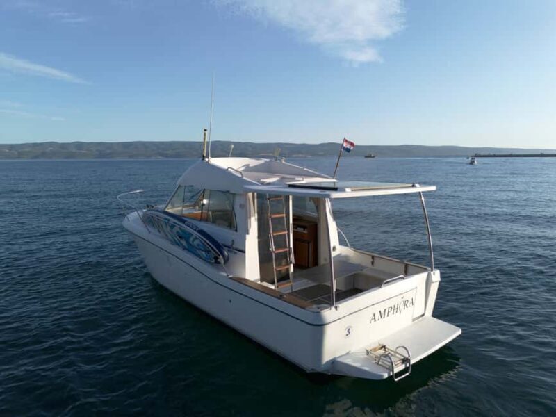 Omi: Bra Island Private Boat Tour with Lunch & Drinks - Key Points