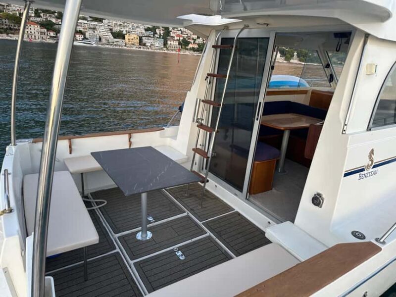 Omi: Bra Island Private Boat Tour with Lunch & Drinks - The Experience in Detail: What You Can Expect