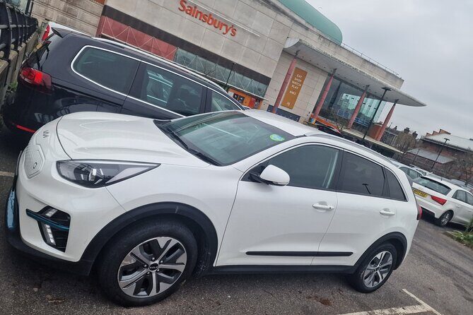 One Way Taxi Transfer from Gatwick Airport to Heathrow Airport - Who Should Consider This Transfer?