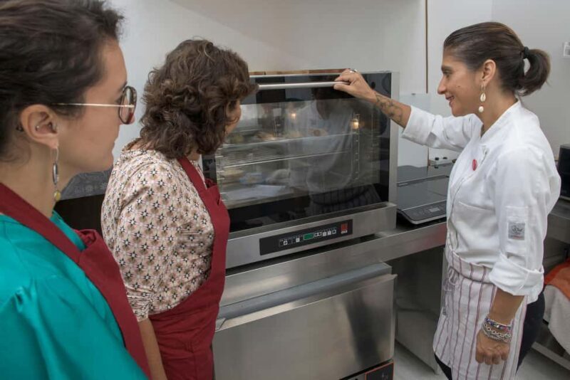 only in ITALIAN - International aperitif + cooking class in Italian - Who Should Consider This Experience?