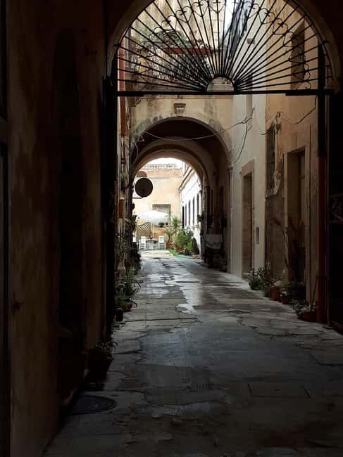 Ortigia: Tuk-tuk tour, historic alleys, mythology, and views - What Makes the Ortigia Tuk-Tuk Tour Special?