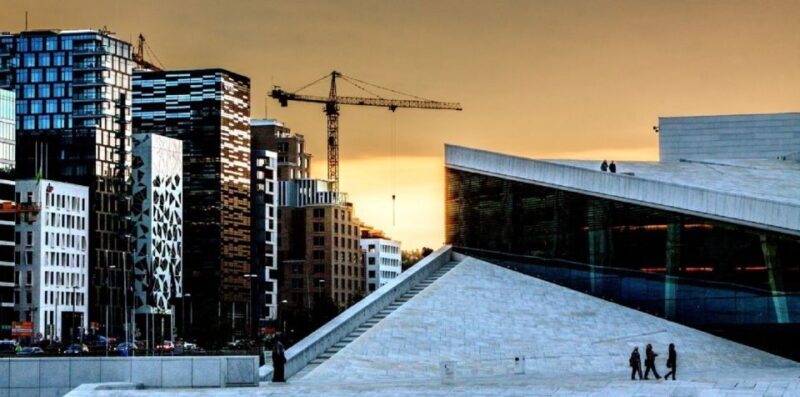 Oslo City Walks: The City of Contrasts - The Landmarks and Highlights