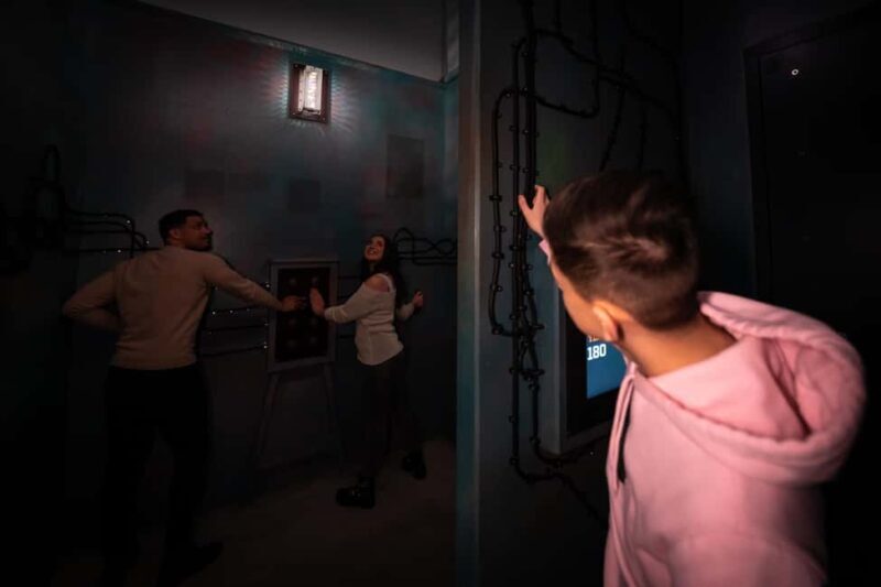 Oslo: Prison Island Adventure Escape Game - Key Points