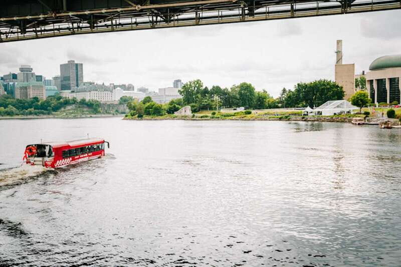Ottawa: Bilingual Guided City Tour by Amphibious Bus - Ottawa: Bilingual Guided City Tour by Amphibious Bus - A Friendly Look