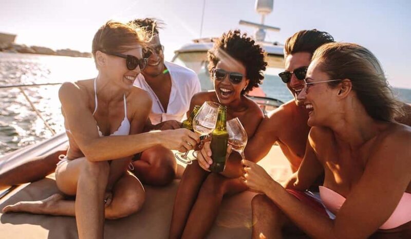 Ottawa: Downtown Yacht Cruise - Wed-Sun @ 6PM - 75 Minutes - Key Points