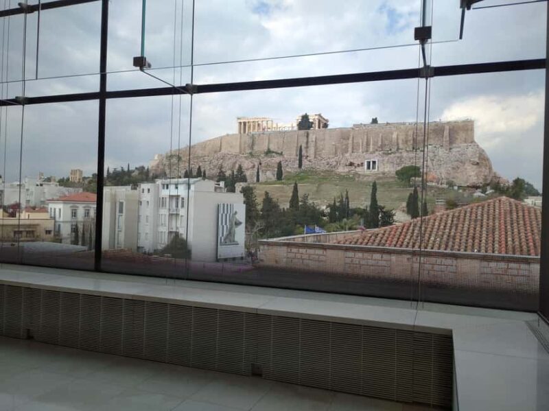 Outdoor drawing class in the old center of Athens - Group Size, Accessibility, and Practicalities