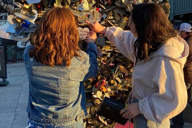 Outdoor Escape Room in Orlando - Lake Eola Park Area - How suitable is this activity for families and groups?