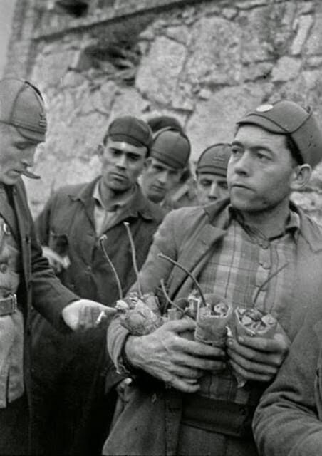 Oviedo: Tour de la Revolución de 1934 - What to Expect from the Oviedo: Tour de la Revolución de 1934