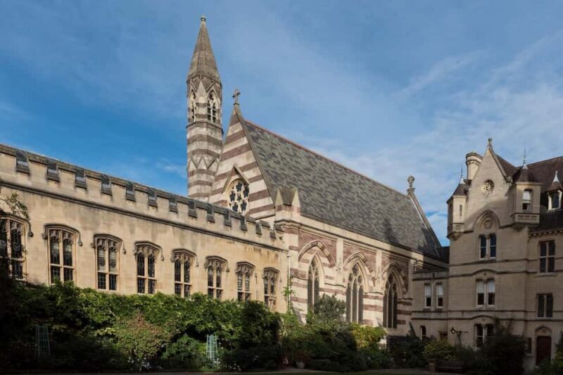 Oxford: Architectural & Historical Highlights (90 mins) - The Architectural Gems and Their Stories